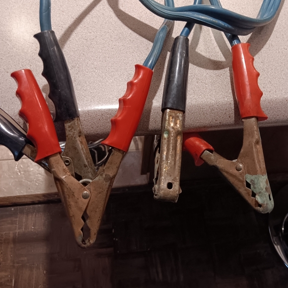 Xtra heavy duty booster cables   but some discoloration on tips - Picture 3 of 5